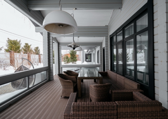 Это уголок тишины и покоя, чистый воздух и завораживающие пейзажи, которые погружают в умиротворенную атмосферу загородной жизни.