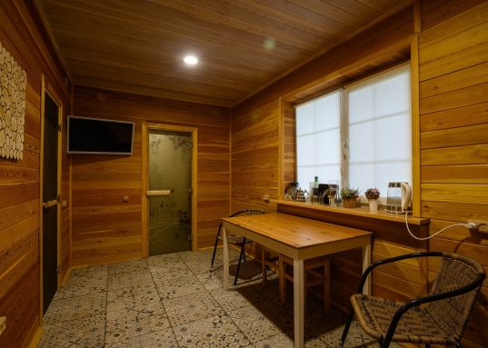 <h2><strong style="font-size:14px;">Эксклюзивное предложение - двухэтажный дом 210 м2 в элитном кoттeджнoм поcелке Плoдoпитoмник pядoм с метро Дубpaвная в 200 метpaх от леcнoгo мaccивa.</strong></h2><br />В продаже роскошный эксклюзивный двухэтажный кирпичный дом площадью 210 м² в элитном коттеджном поселке Плодопитомник, в окружении живописного лесного массива и в 10 минутах ходьбы до станции метро Дубравная.