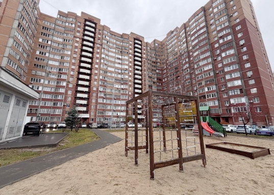 Хорошая двухкомнатная напротив ТЦ Мега