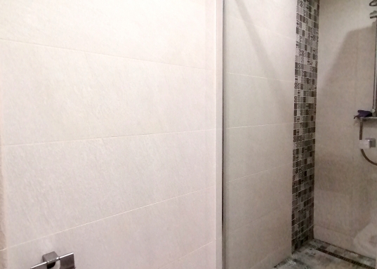 В этом доме очень редко продаются квартиры!<br />    <br />       В шаговой доступности остановки общественного транспорта, магазины, аптеки.