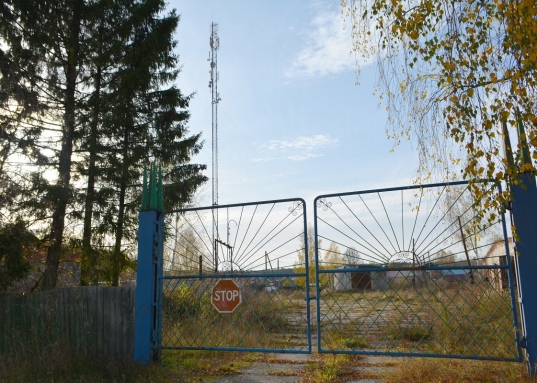 Продается производственно-складская база, на которой расположено два отдельно стоящих объекта общей площадью 988 кв м., и 500 кв.м на участке 130 соток земли по адресу: Зеленодольский район с.