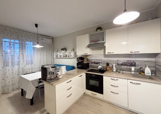 Адрес: ул. Минская, дом 12, Количество комнат: 2, Общая площадь: 70.7 м<sup>2</sup>, Жилая площадь: 38.6 м<sup>2</sup>, Площадь кухни: 15.3 м<sup>2</sup>, Этаж: 11/17, Тип дома: Кирпичный