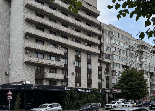 Ершова расположена гимназия №126, по ул. Космонавтов расположен лицей №121, многопрофильный лицей №11 «Унбер» на проезде Ю Ахметзянова, Международная школа «Униускул» по ул. П Лумумба, средняя школа №15 по ул. 8 Марта.<br /><em><br />        Чистая продажа.