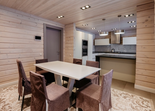 Это уголок тишины и покоя, чистый воздух и завораживающие пейзажи, которые погружают в умиротворенную атмосферу загородной жизни.