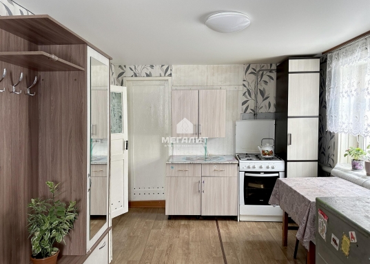 Ровный участок правильной формы 9,52 сот (ИЖС).<br /><br />Дом располагается недалеко от въезда в поселок, рядом со всей инфраструктурой: остановки общественного транспорта, супермаркеты "Верный", "Пятерочка", ПВЗ.