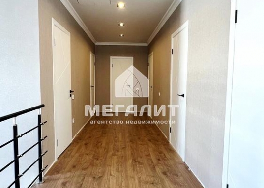 Продается красивый комфортный коттедж в централизованном загородном поселке в<strong> с.Тетеево Лаишевского района.</strong><br /><br />По цене городской квартиры Вы получаете просторный <strong>дом с полной чистовой отделкой, мебелью и </strong>десять соток земли, всего в 20 минутах езды от Казани!<br /><br />Двухэтажный кирпичный дом, площадью<strong> 200 кв.м </strong>построен в 2019 году с соблюдением всех технологий строительства.