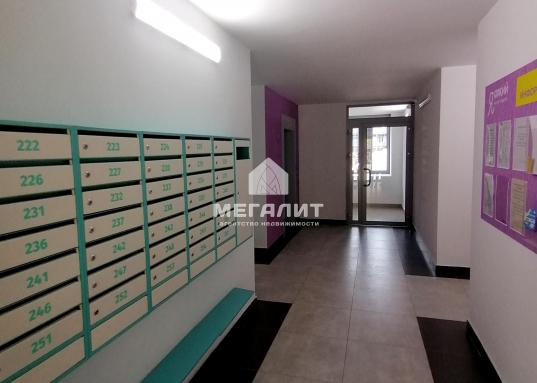 В 10 минутах пешком находится станция метро "Авиастроительная".