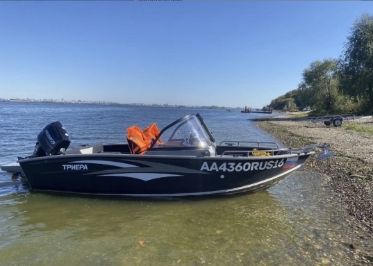 Организован спуск на воду для катера.<br />В 100 метрах от дома благоустроен родник с вкуснейшей водой, сразу за которым можно прогуляться по лесу.<br /><br /><br /><span style="text-decoration:underline;"><strong>Юридические аспекты:</strong></span><br /><br />Единственный собственник, без залогов и обременений.<br />Все документ готовы для сделки, а дом - для новоселья!<br />​​​​​​​Возможен обмен, торг.<br /><br />​​​​​<br /><br /><em>Приобретая этот дом, Вы приобретаете не просто стены - Вы получаете стиль жизни, наполненный умиротворением, гармонией и счастливым временем, проведенным с близкими людьми.</em><br /><br />Рядом находятся: Верхний Услон, Нижний Услон, Ключищи, Печищи, Моркваши, Октябрьский, Никольское<br /><br /><p><strong>С уважением, ваш гид в мире недвижимости, Шахимарданова Гузель.</strong></p><p><strong>АН «МЕГАЛИТ» основано в 2004 году.