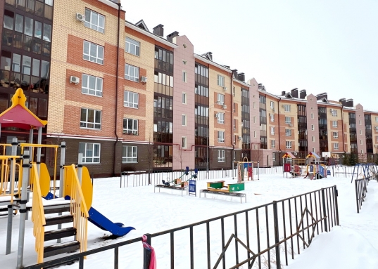 Развитая инфраструктура, остановка общественного транспорта, магазины, аптеки, детские площадки, зоны для прогулок и отдыха, и все, что необходимо для полноценной комфортной жизни!<br />​​​​​​​<br />Один взрослый собственник, вся сумма в договоре, возможен быстрый выход на сделку!<br /><br />Звоните!
