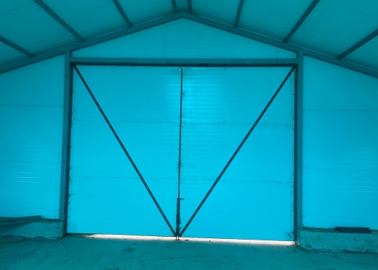 Этот вариант – ваш ключ к успеху!</strong><br /><br />Продается 2,5 Га земли сельхоз назначения с НОВЫМ, современным ангаром в живописном районе рядом с Гильдеево, Богородским, Камышем, Первым Мая, Кулаево, Арышхазда!<br /><br /><span style="text-decoration:underline;"><strong>Этот объект – это:<br /></strong></span><br />• Выгодное расположение: Удобный подъезд прямо с трассы М7 – логистика на высоте!<br />• Современный ангар: Оснащен механизированной линией уборки, крыша из поликарбоната с возможностью открывания для проветривания.