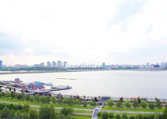 Великолепные виды из окон открываются на панораму исторического центра города и акваторию  реки Казанки.