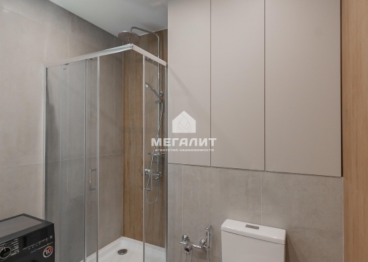 <strong>Atlantis Deluxe</strong> — жилой комплекс бизнес-класса в Казани, расположенный по адресу: Кировский район, Шоссейная улица, д.57.<br />Первая береговая линия, вид на Казанский Кремль, реку Казанка и акваторию Волги.