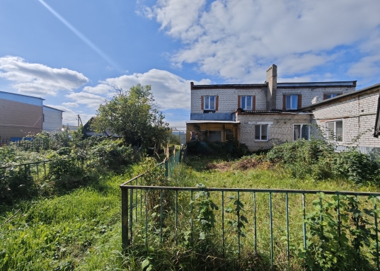 Продается двухуровневая квартира по ул Дачная, 4, жилой массив 10 лет Октября, в Приволжском районе.<br />Квартира находится в 2х этажном доме.<br />Отдельная входная группа.