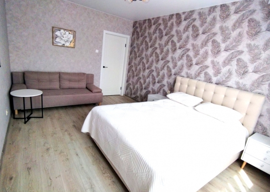 Адрес: ул. Петра Полушкина, дом 4, Количество комнат: 1, Общая площадь: 37 м<sup>2</sup>, Жилая площадь: 18 м<sup>2</sup>, Площадь кухни: 10 м<sup>2</sup>, Этаж: 6/17, Тип дома: Кирпичный, Район: Советский