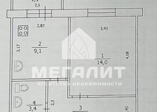 Продается 1-комнатная квартира на 5-ом этаже по ул. Абсалямова д. 28 (Ново-Савиновский район).<br /><br /><strong><em>О преимуществах квартиры:</em></strong><br />- не угловая, вид из окна на бульвар «Белые цветы»<br />- общая площадь квартиры 34,8 кв.м, без лоджии 33,7 кв.м<br />- кухня правильной формы 9,1 кв.м с выходом на застекленную лоджию<br />- совмещенный санузел 3,1 кв.м<br />- в прихожей имеется удобное место для гардеробного шкафа<br />- просторный закрытый тамбур на 3 квартиры<br />- в квартире все остается<br />- ремонт можно сделать по своему вкусу<br /><br /><em><strong>О доме и инфраструктуре:</strong></em><br />- дом с идеально чистым подъездом и новой входной группой<br />- 2001 года постройки<br />- новый лифт<br />- благоустроенный двор с детской площадкой<br />- рядом детские сады и престижные школы<br />- парки и скверы для прогулок и отдыха<br />- до метро «Козья Слобода» 12 минут пешком<br />- до остановок общественного транспорта 5 минут пешком<br />- рядом ТЦ Парк Хаус, Парк Победы, ТЦ Тандем, набережная Казанки, Чаша, Лемана Про, Татнефть арена, РК Ривьера – все в шаговой доступности<br /><br /><em><strong>О документах:</strong></em><br />- 1 взрослый собственник<br />- без занижений и обременений<br />- проходит по ипотеке<br />- чистая продажа<br /><br />Рядом расположены улицы: Чистопольская, Мусина, Меридианная, Четаева, Сибгата Хакима, Ямашева, Амирхана.<br /><strong>Звоните, покажем в удобное для Вас время.</strong><br /><br /><em><strong>С уважением, ваш гид в мире недвижимости, Эльмира Шайдуллина.<br />АН «МЕГАЛИТ» основано в 2004 году.