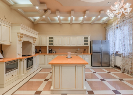 <p><span style="font-size:16px;"><strong>Роскошный особняк в престижном районе Казани: жизнь на высшем уровне</strong></span></p><em>Откройте для себя мир комфорта и статуса — купите великолепный кирпичный особняк в посёлке Кояшлы (Приволжский район г. Казани).
