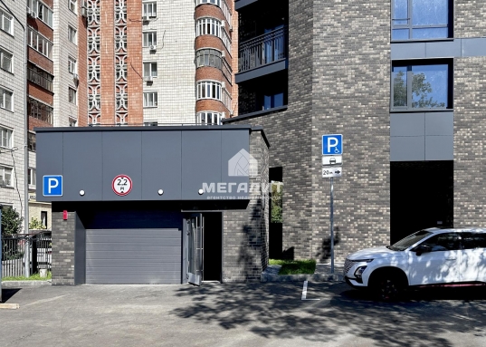 При этом дом скрыт от шумных дорог и позволит насладиться тишиной и покоем после активно проведенного дня.<br />В шаговой доступности находится ст.