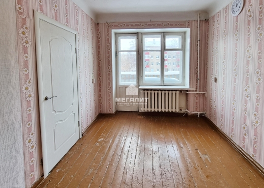  <br /><br />Для удобства повседневных покупок рядом с домом  расположены продуктовые и продовольственные магазины.<br /><br />Это отличный вариант для тех, кто хочет приобрести собственное жилье, не тратя больших средств на покупку.<br /><br />Не упустите возможность стать собственником этой прекрасной квартиры!