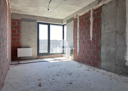 В квартире <strong>много естественного света</strong>, что стимулирует творческое начало и стремление к познанию и росту.<br /><br /><span style="text-decoration:underline;"><strong>Возможно увеличение площади квартиры до 93,39 м2 за счет объединения со смежной студией.</strong></span><br /><br />Красивое <strong>дизайнерское лобби</strong> в природных оттенках встречает жителей дома <strong>зоной отдыха</strong>.