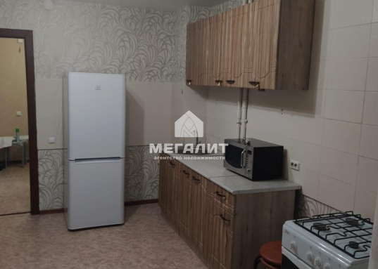 Квартира очень комфортная и уютная, общей площадью 52 кв. м, с большой лоджией.