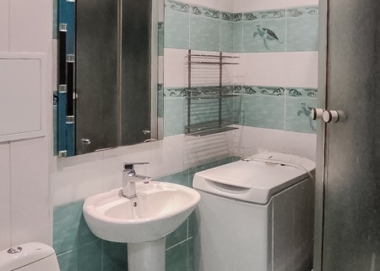 Предлагаем купить 2-х комнатную квартиру в центре Московского района по ул. Восстания д. 87.<br /><span style="text-decoration:underline;"><em><strong>О преимуществах квартиры:</strong></em></span><br />- не угловая и не торцевая, теплая и светлая<br />- окна выходят во двор<br />- общая площадь квартиры 43 кв.м, без лоджии 42,4 кв.м<br />- изолированная спальня 12,9 кв.м, гостиная 16,5 кв.м с выходом на застекленный балкон<br />- кухня правильной формы 5,7 кв.м соединена с гостиной<br />- удобный санузел с душевой кабиной<br />- в прихожей имеется встроенная гардеробная<br />- остается кухонный гарнитур, мебель и техника по договоренности<br />- перепланировка в квартире узаконена<br /><br /><span style="text-decoration:underline;"><em><strong>О доме и инфраструктуре:</strong></em></span><br />- кирпичный дом с отремонтированными чистыми подъездами<br />- рядом множество школ и детских садов<br />- остановка автобуса в 3-х минутах ходьбы<br />- до метро 20 минут пешком<br />- в шаговой доступности ТЦ «Моки», супермаркет «Перекресток», магазины, аптеки и вся необходимая инфраструктура<br />- рядом расположен парк им. Урицкого, сквер «Васильченко» для прогулок с детьми и семьей<br />- удобная транспортная развязка<br /><br /><span style="text-decoration:underline;"><em><strong>О документах:</strong></em></span><br />- 1 взрослый собственник<br />- без занижений и обременений<br />- проходит по ипотеке<br /><br />Рядом расположены улицы: Декабристов, Ибрагимова, Кулахметова, Шамиля Усманова, Горьковское шоссе, Баруди, Восход.<br /><strong>Звоните, покажем в удобное для Вас время.<br /><br />С уважением, ваш гид в мире недвижимости, Эльмира Шайдуллина.<br />АН «МЕГАЛИТ» основано в 2004 году.