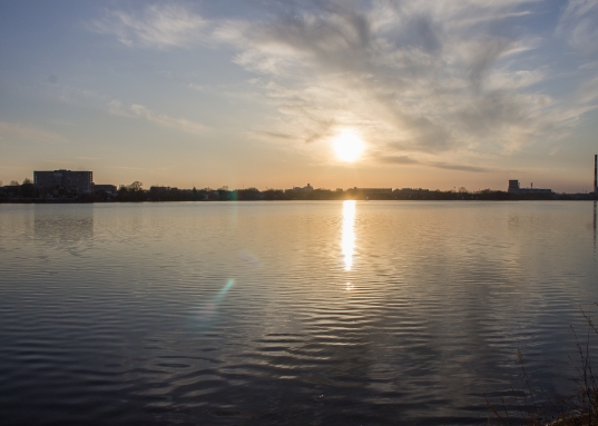 На продажу представлены 2 комнаты в 3-х комнатной коммунальной квартире в 10 минутах езды от центра Казани.