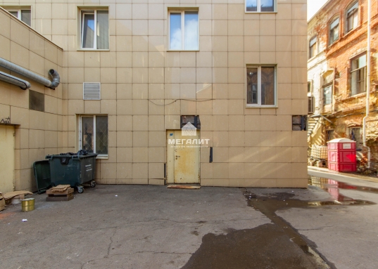 <strong>г. Казань, Вахитовский район</strong><br /><strong>ул. Яхина, 8</strong><br /> <br />Торгово-офисные помещения<ul><li>Месторасположение: 1 линия по ул. Саид-Галеева.