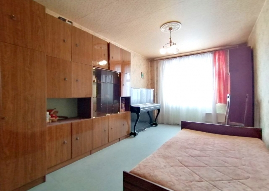 Квартира принадлежит взрослому, не пожилому  собственнику, без долгов, обременений и занижений, документы полностью готовы!</strong>           <br /><strong><br />     Трехкомнатная квартира расположена на 8 этаже, общей площадью 68,1 кв.м.,  комнаты раздельные,  большая вместительная лоджия, есть кладовка.