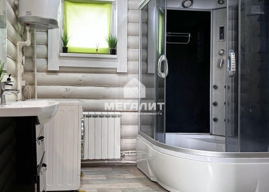 Отары.<br />Участок ИЖС площадью 8 сот., дом 2 этажа площадью 95,2 м2. <br /><br /><span style="text-decoration:underline;">1 этаж:</span> тамбур с гардеробной зоной, просторная кухня-гостиная, просторный санузел. <br /><span style="text-decoration:underline;">2 этаж:</span> просторный холл, 2 спальни, гардеробная (возможно переоборудование в санузел).<br /><br />У дома имеется просторная терраса с видом на лес. <br />Также на участке построены бревенчатая баня на дровах с 2 гостевыми спальнями, хозблок. <br />Дом продается с мебелью, техникой, бассейном.<br /><br />Дом отапливается электричеством. Газопровод проходит 50-70 метров, возможна врезка. <br />Водоснабжение - скажина.