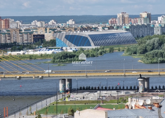 Сдается трехкомнатная квартира в центре города жилого комплекса «Суворовский» - объект элитного класса.