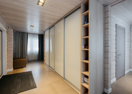 Роскошный дом на берегу Волги