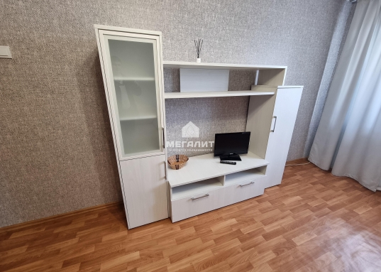 Адрес: ул. Фатыха Амирхана, дом 77, Количество комнат: 1, Общая площадь: 38 м<sup>2</sup>, Жилая площадь: 18 м<sup>2</sup>, Площадь кухни: 8 м<sup>2</sup>, Этаж: 9/9, Тип дома: Панельный, Район: Ново-Савиновский