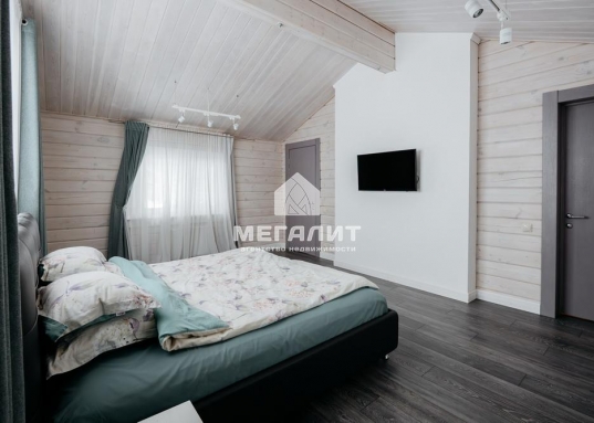 Роскошный дом на берегу Волги