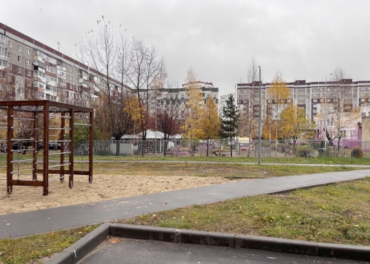 Предлагаем снять в аренду замечательную двухкомнатную квартиру по адресу Советский район, улица Проспект Победы, дом 152, на 3 этаже 16 этажного дома.