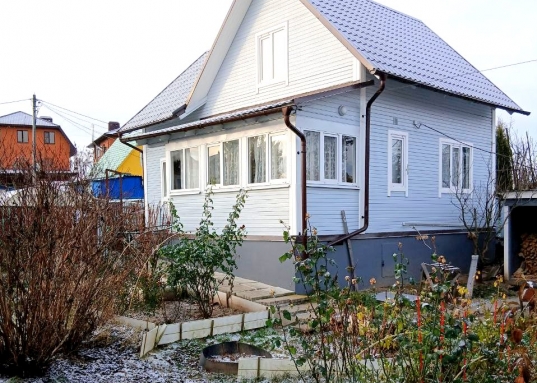 Рядом магазины, школа, детский сад, мечеть.