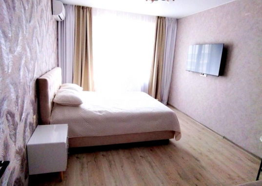 Адрес: ул. Петра Полушкина, дом 4, Количество комнат: 1, Общая площадь: 37 м<sup>2</sup>, Жилая площадь: 18 м<sup>2</sup>, Площадь кухни: 10 м<sup>2</sup>, Этаж: 6/17, Тип дома: Кирпичный, Район: Советский