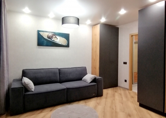 Новый дизайнерский ремонт в спокойных пастельных тонах.