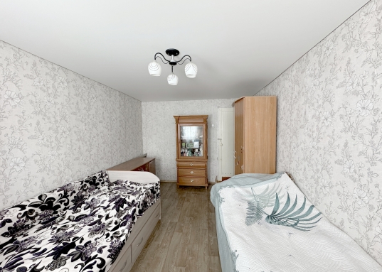 чистоту, без залогов и обременений.<br /><br /><strong>Звоните, чтобы узнать больше и договориться о просмотре!</strong><br /><br /><em><strong>С уважением, ваш гид в мире недвижимости, Шахимарданова Гузель.</strong></em><br /><br /><em><strong>АН «МЕГАЛИТ» основано в 2004 году.