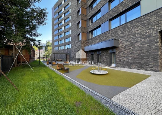 метро "Суконная слобода" (улицы Назарбаева, Петербургская, Островского), КГАСУ на ул. Калинина, кинотеатр "Мир"  (ул. Чехова, Достоевского), ТРЦ "Корстон"  (ул. Ершова, Вишневского), ресторан "Зимняя вишня" (ул. Айвазовского, Муштари, Ульянова-Ленина).