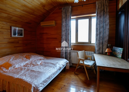 Все документ готовы для сделки, а дом - для новоселья!<br />​​​​​​​Возможен обмен, торг.<br /><br />​​​​​<br /><br /><em>Приобретая этот дом, Вы приобретаете не просто стены - Вы получаете стиль жизни, наполненный умиротворением, гармонией и счастливым временем, проведенным с близкими людьми.</em><br /><br />Рядом находятся: Верхний Услон, Нижний Услон, Ключищи, Печищи, Моркваши, Октябрьский, Никольское<br /><br /><p><strong>С уважением, ваш гид в мире недвижимости, Шахимарданова Гузель.</strong></p><p><strong>АН «МЕГАЛИТ» основано в 2004 году.