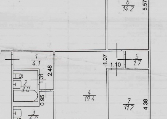 Квартира оснащена интернетом,домофоном, скрыто проведены все кабели, установлены хорошие радиаторы, входная дверь повышенной взломоустойчивости .