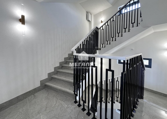 Изюминка данной студии - панорамное окно, благодаря которому Вы можете встречать рассвет и провожать закат, любуясь видами центра Казани.