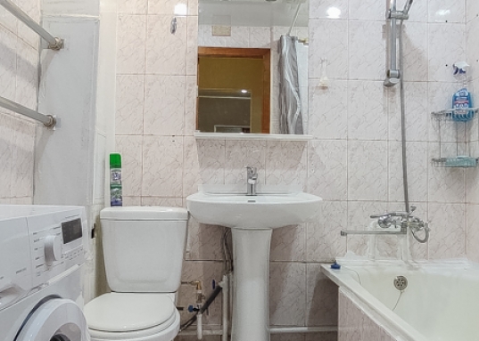 Адрес: ул. Меридианная, дом 13, Количество комнат: 1, Общая площадь: 43.3 м<sup>2</sup>, Жилая площадь: 22 м<sup>2</sup>, Площадь кухни: 10 м<sup>2</sup>, Этаж: 6/10, Тип дома: Панельный, Район: Ново-Савиновский