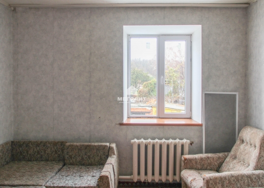 Адрес: ул. Дачная (10 лет Октября), дом 4, Количество комнат: 3, Общая площадь: 60 м<sup>2</sup>, Жилая площадь: 40 м<sup>2</sup>, Площадь кухни: 8 м<sup>2</sup>, Этаж: 1/2, Тип дома: Кирпичный, Район: Приволжский