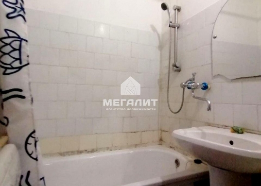 На ул. Чистопольская расположен дворец водных видов спорта и стадион Ак Барс Арена.