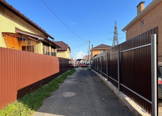 В 20 - минутной шаговой доступности находится вся инфраструктура города: 3 детских сада, школа - лицей, поликлиники, магазины, объекты социального назначения.<br />​​​​​​​<br />Звоните, покажем в удобное для Вас время.<br />​​​​​​​<br /><strong>С уважением, ваш гид в мире недвижимости, Эльмира Шайдуллина.</strong><br /><strong><strong>АН «МЕГАЛИТ» основано в 2004 году.