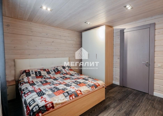 Это уголок тишины и покоя, чистый воздух и завораживающие пейзажи, которые погружают в умиротворенную атмосферу загородной жизни.