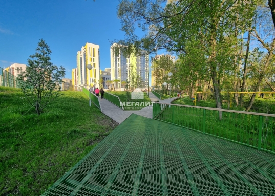 Удобная гардеробная 3,4 кв.м.<br /><br /><br />ОТЛИЧНОЕ РАСПОЛОЖЕНИЕ ДОМА!<br /><br />Транспортная доступность как на машине так и на общественном транспорте.