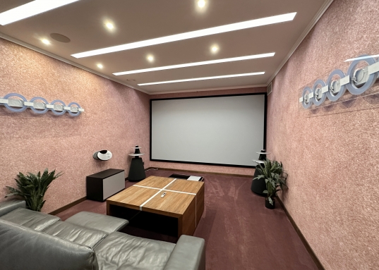 <strong>Хотите купить готовый к проживанию пентхаус с прямым видом на Кремль?<br /><br />В продаже эксклюзивно представлен пентхаус в жилом комплексе «Берег»!</strong><br /><br /><span style="text-decoration:underline;">Адрес: Меридианная, 1. </span><br /><br />10-ый этаж десятиэтажной секции.