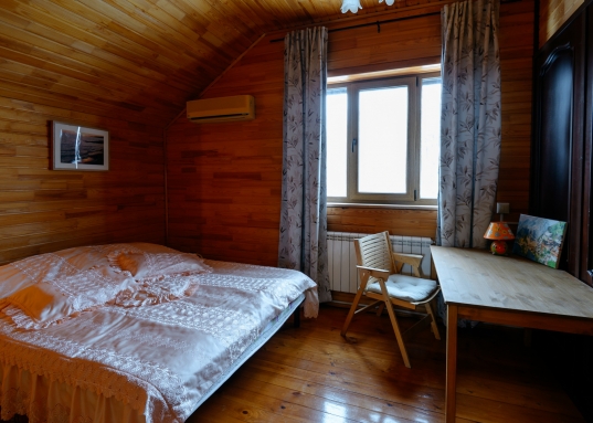 Все документ готовы для сделки, а дом - для новоселья!<br />​​​​​​​Возможен обмен, торг.<br /><br />​​​​​<br /><br /><em>Приобретая этот дом, Вы приобретаете не просто стены - Вы получаете стиль жизни, наполненный умиротворением, гармонией и счастливым временем, проведенным с близкими людьми.</em><br /><br />Рядом находятся: Верхний Услон, Нижний Услон, Ключищи, Печищи, Моркваши, Октябрьский, Никольское<br /><br /><p><strong>С уважением, ваш гид в мире недвижимости, Шахимарданова Гузель.</strong></p><p><strong>АН «МЕГАЛИТ» основано в 2004 году.